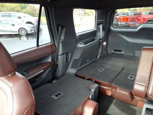 Used 2024 Ford Expedition Limited image 13