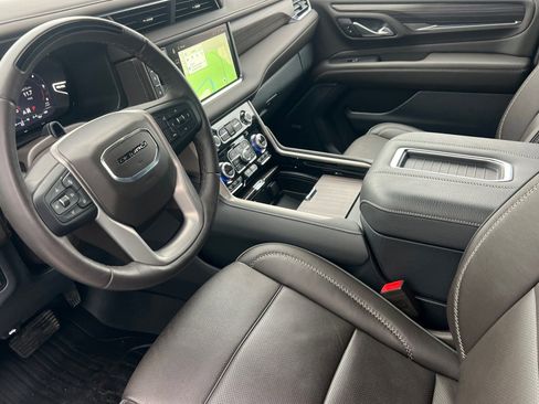 Used 2024 GMC Yukon Denali w/ Advanced Technology Package AWD/4WD image 11