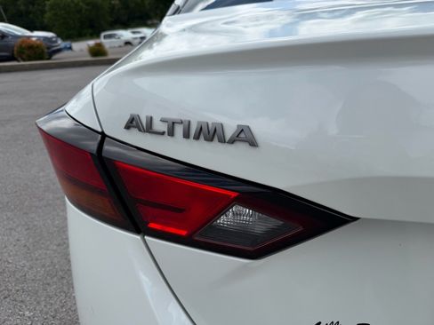 Used 2024 Nissan Altima 2.5 SV FWD image 14