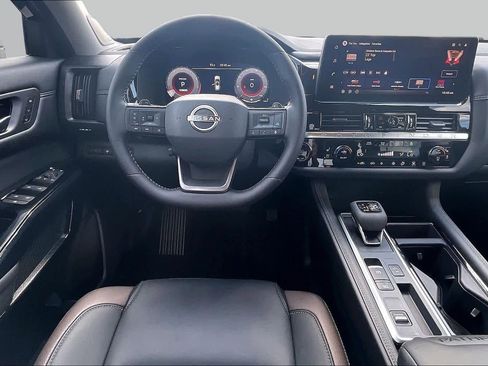 Used 2026 Nissan Pathfinder Platinum FWD image 6