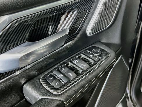 Used 2021 RAM 1500 Laramie AWD/4WD image 19