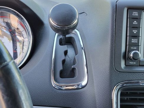 Used 2015 Dodge Grand Caravan R/T w/ Driver Convenience Group FWD image 16