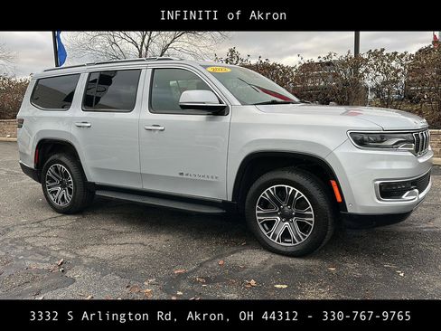 Used 2022 Jeep Wagoneer Series III w/ Flexible Seating Group image 16