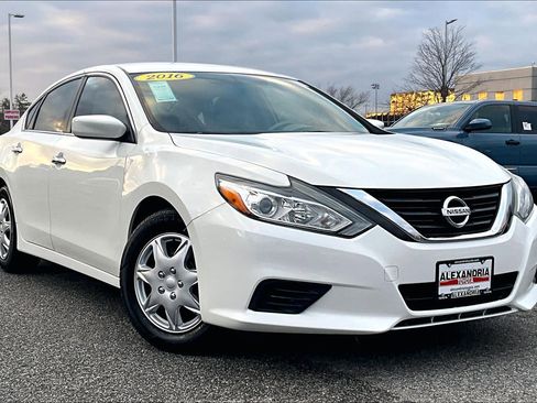 Used 2016 Nissan Altima 2.5 S w/ Power Driver Seat Package image 2