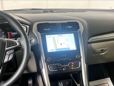 Used 2020 Ford Fusion SE image 6