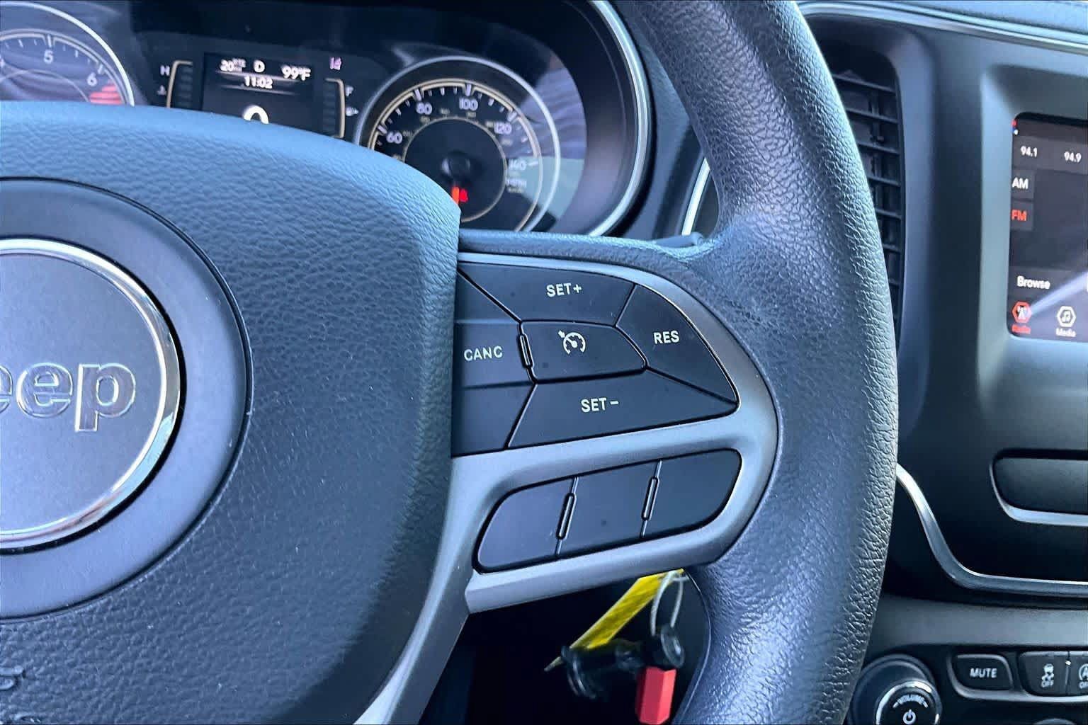 Used 2021 Jeep Cherokee Latitude FWD image 23