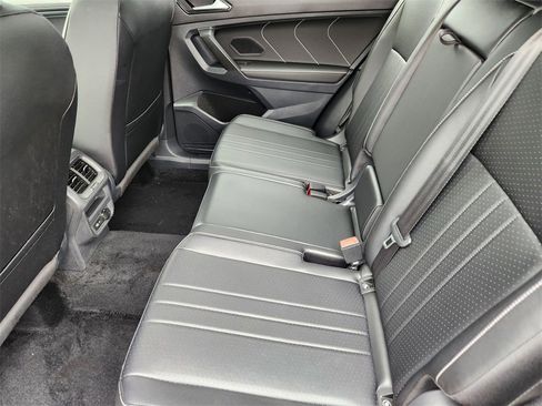 Used 2022 Volkswagen Tiguan SE image 31