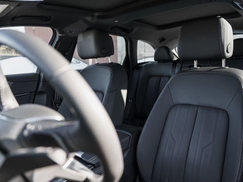 Used 2025 Audi A6 Premium Plus w/ Driver Assistance Package image 6