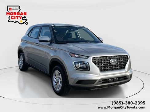 Used 2024 Hyundai Venue SE image 1