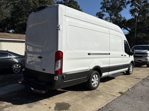 Used 2022 Ford E-Transit 148 High Roof Extended image 5