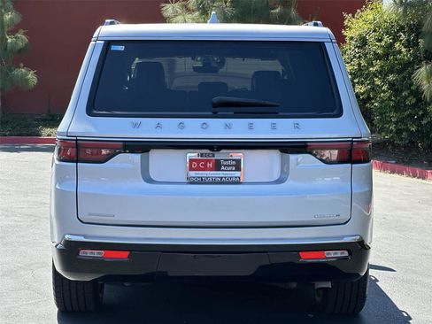 Used 2022 Jeep Wagoneer Series III AWD/4WD image 5