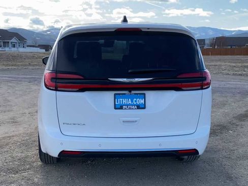 New 2026 Chrysler Pacifica Select FWD image 7