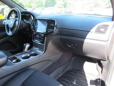 Used 2019 Jeep Grand Cherokee Laredo w/ Security & Convenience Group AWD/4WD image 11