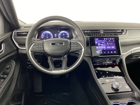 New 2025 Jeep Grand Cherokee Altitude image 41