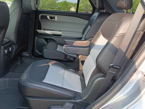 Used 2023 Ford Explorer XLT w/ Equipment Group 202A AWD/4WD image 27