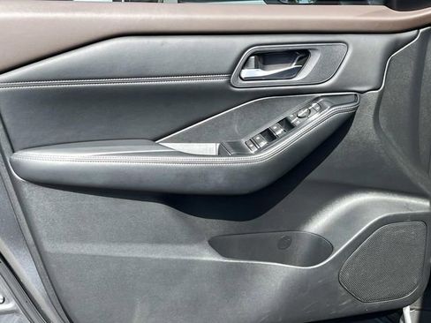 Used 2023 Nissan Rogue SV w/ SV Premium B Package FWD image 24