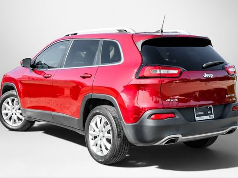 Used 2017 Jeep Cherokee Limited w/ Luxury Group AWD/4WD image 7
