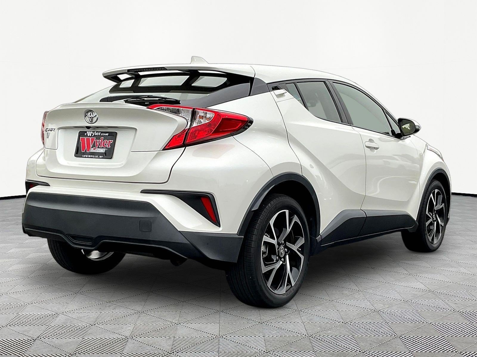 Used 2021 Toyota C-HR XLE FWD image 6
