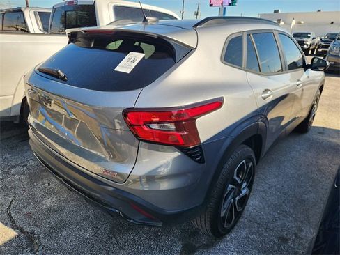 Used 2024 Chevrolet Trax RS w/ Driver Confidence Package image 5