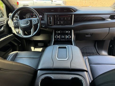 Used 2023 GMC Yukon XL Denali AWD/4WD image 15