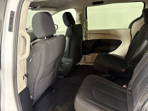 Used 2023 Chrysler Voyager LX FWD image 41