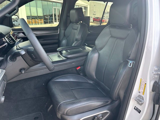Used 2023 Jeep Wagoneer Series III w/ Premium Group I AWD/4WD image 16