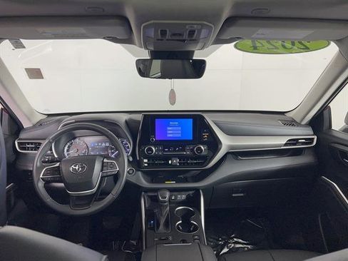 Certified 2024 Toyota Highlander XLE image 13