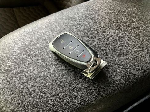 Used 2018 Chevrolet Equinox LT FWD image 32