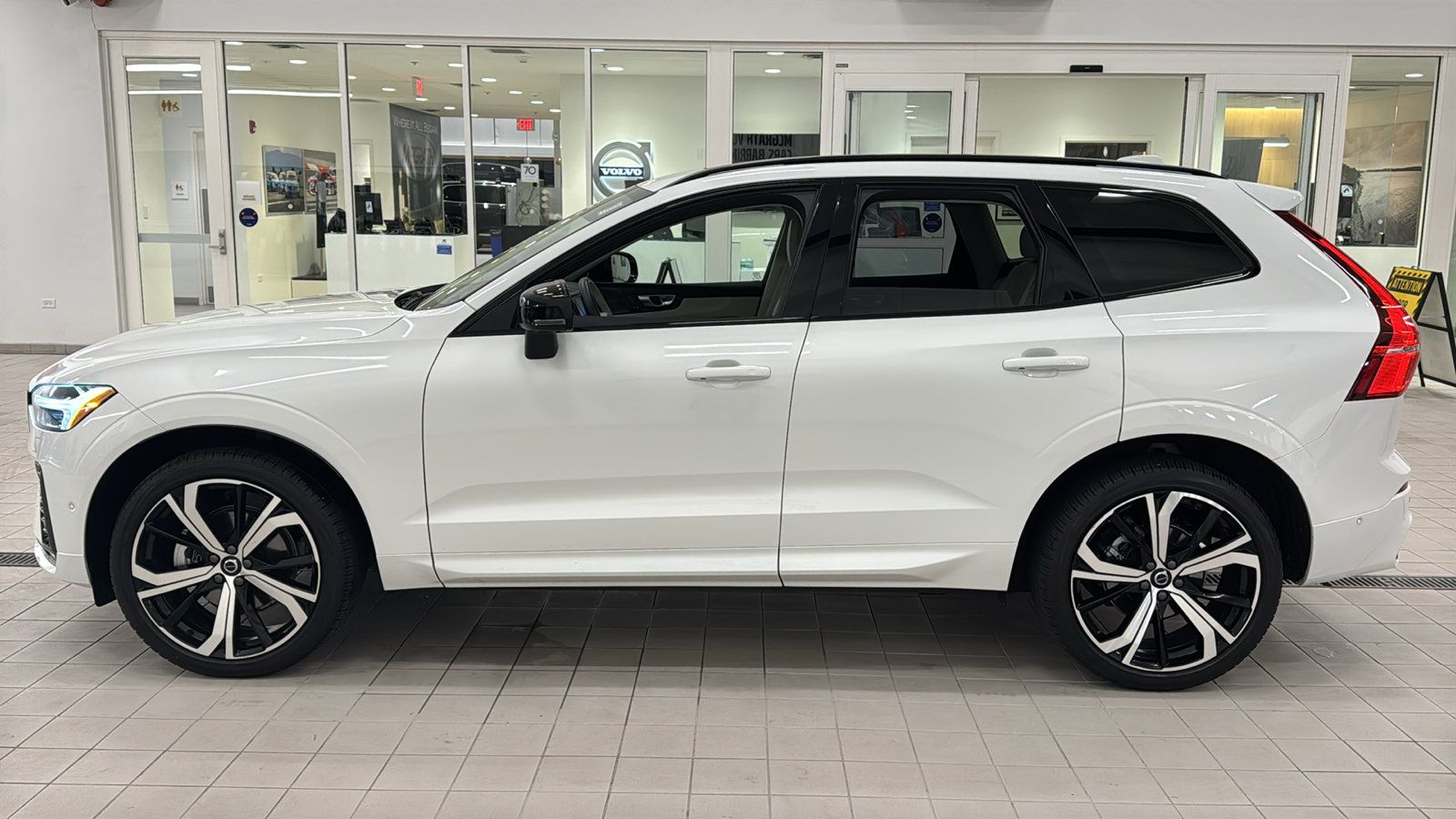 Used 2024 Volvo XC60 B5 Ultimate w/ Protection Package Premier AWD/4WD image 8