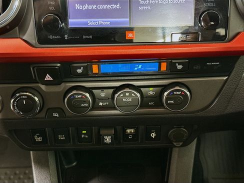 Used 2019 Toyota Tacoma TRD Sport AWD/4WD image 22