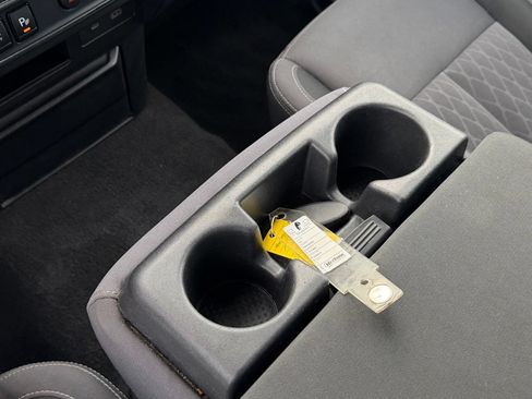 Used 2022 Nissan Titan SV RWD image 22