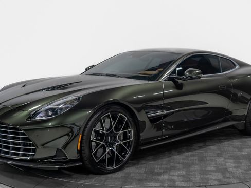 Used 2025 Aston Martin Vanquish image 3