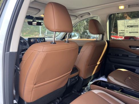 New 2026 Nissan Pathfinder Platinum FWD image 19
