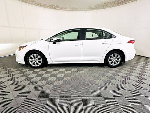 Used 2025 Toyota Corolla LE FWD image 6