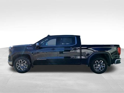 New 2026 GMC Sierra 1500 SLE image 2