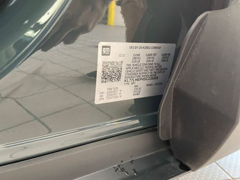 Used 2025 Chevrolet Trax LT w/ LT Convenience Package image 23