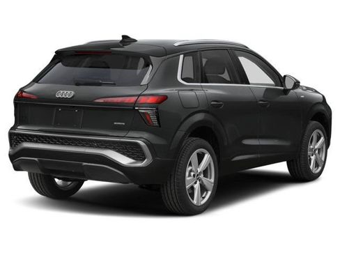 Used 2026 Audi Q3 quattro 2.0T AWD/4WD image 2
