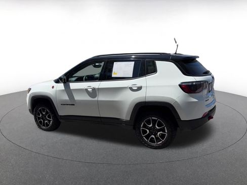 Used 2025 Jeep Compass Trailhawk AWD/4WD image 10