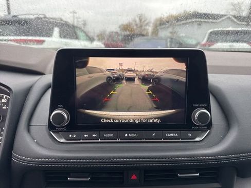 Used 2023 Nissan Rogue SV image 15