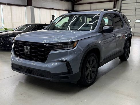 Used 2025 Honda Pilot Sport image 5