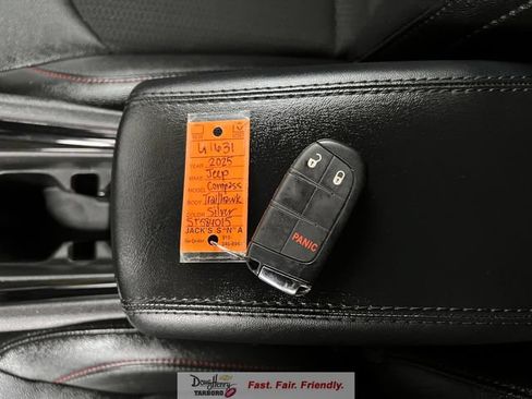 Used 2025 Jeep Compass Trailhawk AWD/4WD image 51