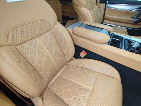 Used 2023 Jeep Grand Wagoneer Series III AWD/4WD image 24