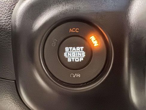 Used 2022 Jeep Gladiator Willys image 30