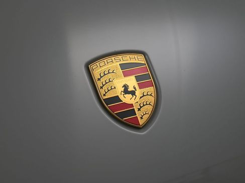 Certified 2025 Porsche Macan image 13