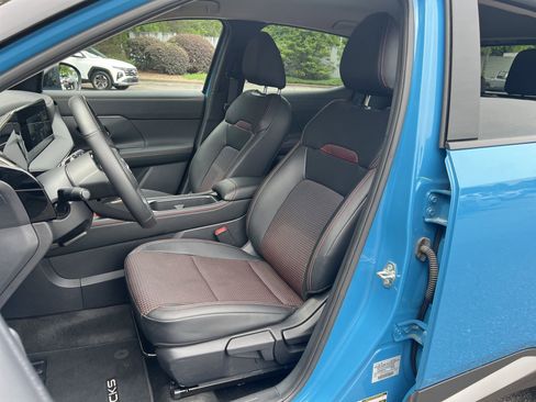 Certified 2025 Nissan Kicks SR FWD image 15