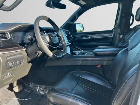 Used 2024 Jeep Wagoneer L 4WD w/ HD Trailer Tow Package image 10