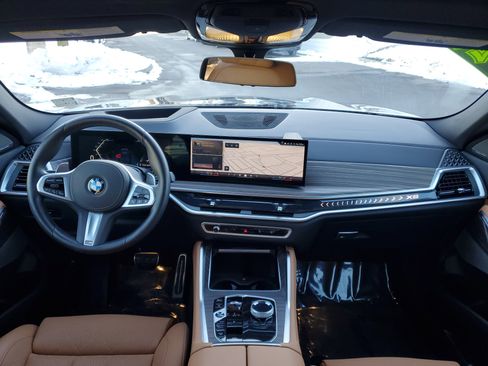 Certified 2025 BMW X6 xDrive40i w/ Executive Package image 21