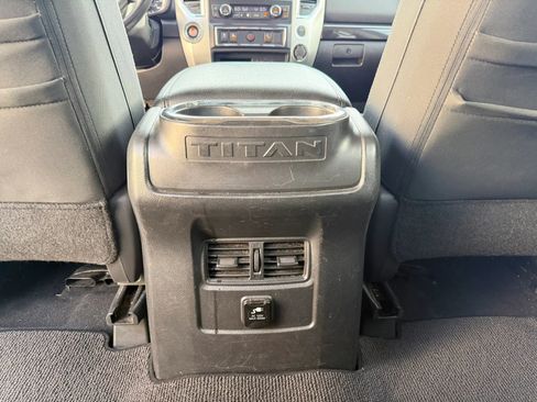 Used 2018 Nissan Titan SV w/ SV Convenience Package RWD image 19