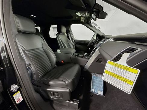 New 2026 Land Rover Discovery S image 30