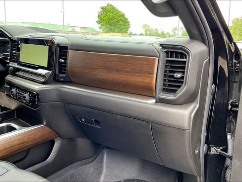 Used 2022 Chevrolet Silverado 1500 High Country w/ Technology Package AWD/4WD image 22